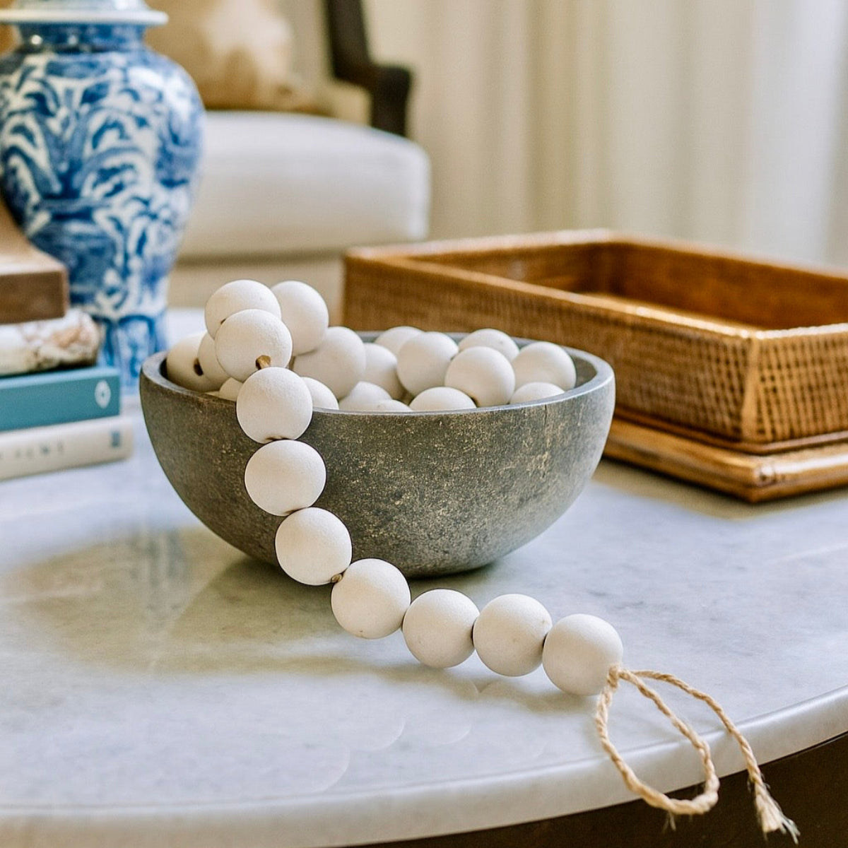 Contas Grandes de Madeira Esculpidas - Brancas