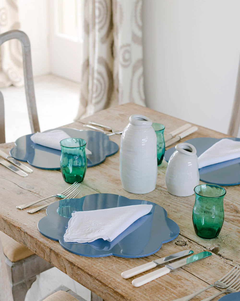 Sets de table festonnés laqués - Bleu (Ensemble de 4)